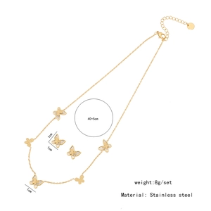 Vue détaillée du parure de bijoux papillon en acier doré avec mesures précises