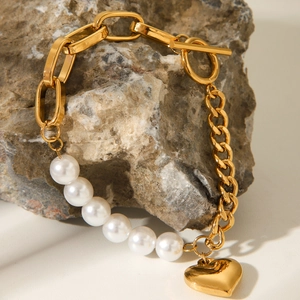 Golden stainless steel paperclip chain bracelet with pearls and a heart pendant charm