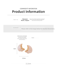 Detail specifications of crescent earrings with dimensions 3cm x 2.2cm and 13.8g weight
