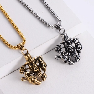 Collana con pendente a teschio punk gotico in oro e argento con dettaglio cappello