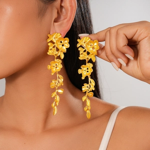 Boucles D'oreilles Longues Exagérées Style Palais Vintage Fleur Feuille Métallique Avec Tige En Argent Pour Femmes