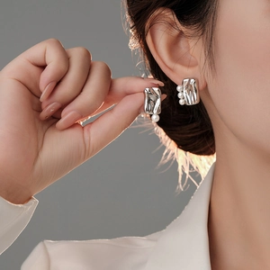 Elegant rectangular silver textured pearl stud earrings for a modern minimalist women look
