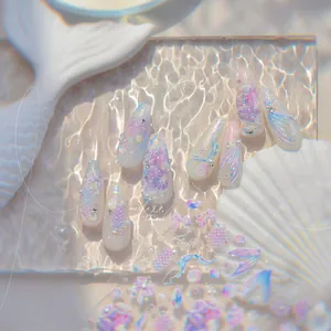 Autocollants ongles 3D sirène avec reliefs de perles et décorations de coquillages