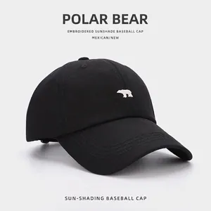 Casquette de baseball en coton noir avec broderie petit ours polaire blanc et visière courbée