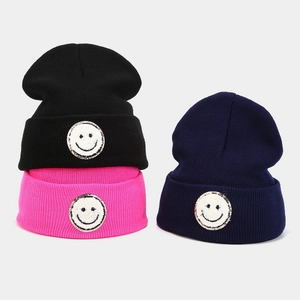 Berretto In Maglia Acrilico Caldo Inverno Esterno Patch Viso Sorridente Decorazione Paillettes Moda Streetwear Flessibile