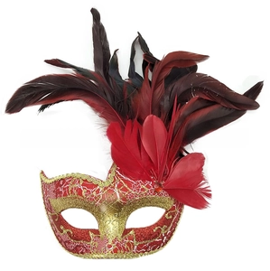 Dettaglio della maschera di carnevale rossa e oro con piume e bastone portatile