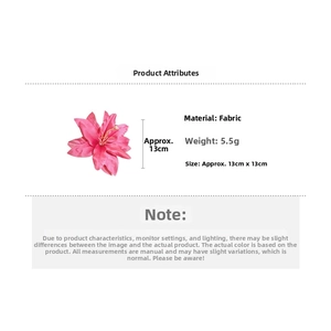 Pink fabric lily flower hair clip details with 13cm size and 5.5g weight specifications