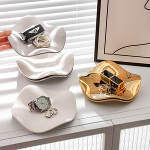 Chic ceramic flower jewelry trays in silver, white, and gold finishes for elegant storage