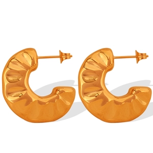 Elegant gold vintage C-shaped hoop earrings with textured shell pattern design