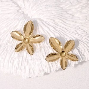 Chics boucles d'oreilles fleur en acier inoxydable doré 18K sur corail blanc