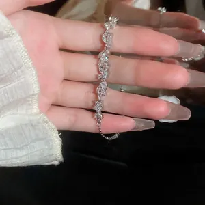 Elegant zircon flower bracelet in silver finish with leaf-shaped stones for women