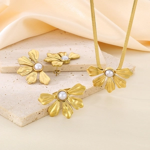 18K gold petal necklace with snake chain jewelry set featuring pearl accents