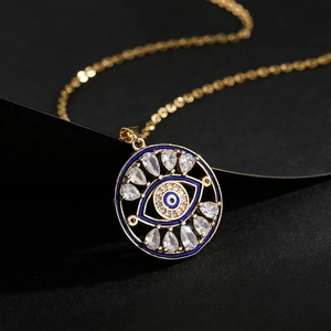 Collana con ciondolo occhio del diavolo placcato oro, zirconi chiari e smalto blu fine