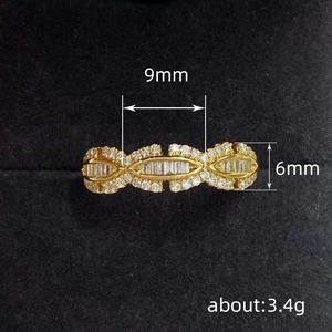 Exquisito anillo de oro con circonitas rectangulares pavé en diseño de nudo, 9 mm de ancho