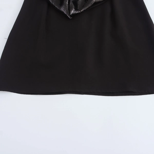 Abito nero sexy con scollo a V profondo con paillettes scintillanti e fiocco