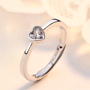 Polished 925 silver ring with a heart-shaped brilliant-cut cubic zirconia stone