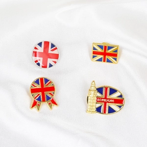 Ensemble de broches Union Jack en émail avec motifs de Londres sur soie blanche