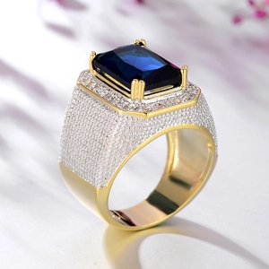 Anello lussuoso da uomo in oro con pietra blu rettangolare e zirconi laterali