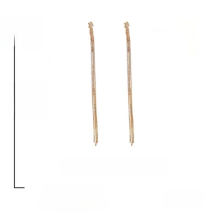 Makro-Detail extra langer Strass-Quasten-Ohrringe mit 925er Silbernadel für Damen
