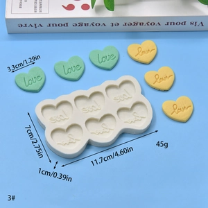 Silicone mold with 6 heart-shaped love cavities for cookies, cakes and DIY crafts