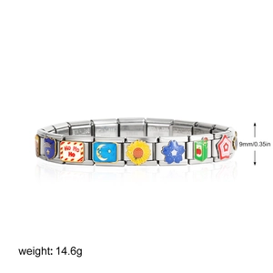 Dettaglio del bracciale a ciondoli modulare in acciaio inossidabile da 9mm con vari motivi
