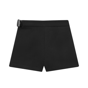 Short femme noir à taille haute coupe en A avec détail de boucle latérale décorative