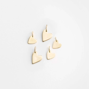Polished gold heart pendants in various sizes made of stainless steel for DIY jewelry