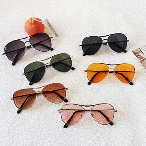 Kids aviator sunglasses with metal frames and six colorful lenses for sun protection