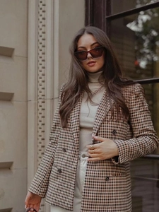 Damen Doppelreiher-Blazer in Braun mit Karomuster, klassischem Revers und langem Schnitt