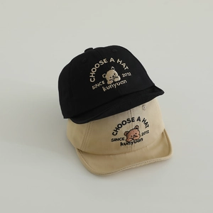 Details von Baby-Baumwollmützen mit Bären-Stickerei in Schwarz und Beige aus Canvas-Stoff