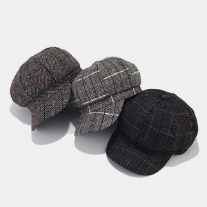 Set di tre berretti newsboy vintage in lana a quadri e spina di pesce per donna