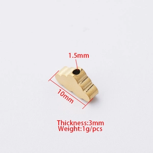 Detail van de afmetingen van een gouden wolkhanger 10mm met een gat van 1,5mm