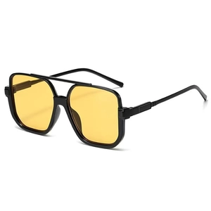 Klassische Doppelbrücken-Sonnenbrille in quadratischer Form mit schwarzen Rahmen