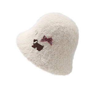 Chapeau bob en peluche pour femme avec écusson chiot et nœud papillon beige