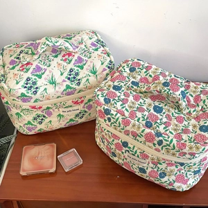 Vintage floral quilted toiletry bag with large capacity and portable handle for travel