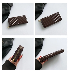 Vues détaillées du portefeuille en cuir verni matelassé marron foncé à zip doré