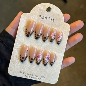 Faux Ongles Pression Forme Amande Longue 3D Relief Fleur Motif Léopard Design Français Rose Nude Brillant Ongles Artificiels Pour Femmes