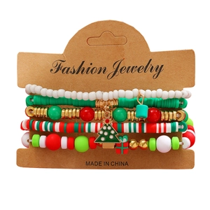 Set di bracciali natalizi multistrato con ciondoli a fiocco di neve e perline Heishi