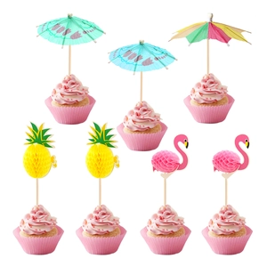 Tropische Cupcake-Deko mit Schirmchen, Ananas und Flamingo-Pickern für Party-Dekoration