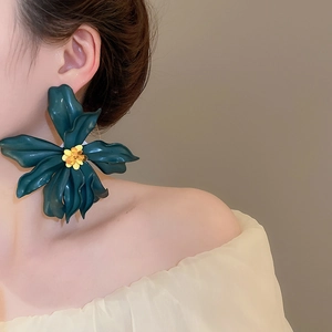 Detail of dark green acrylic flower earring with yellow beads on model for beach style
