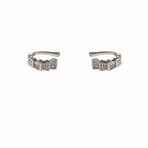 Manchette d'oreille serpent argentée avec zircons blancs et sertissage géométrique
