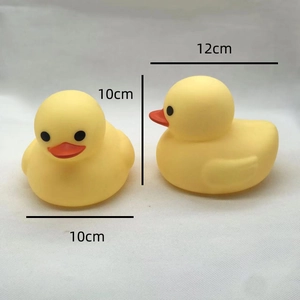 Detail showing dimensions of two yellow rubber ducks: 12cm length and 10cm height