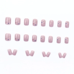24 unghie finte corte quadrate lilla nudo con motivi a macchioline floreali colorate