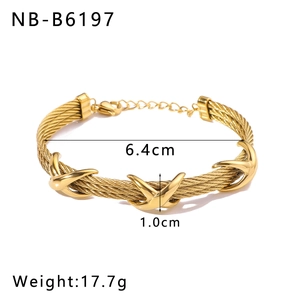 Détail du bracelet torsadé bicolore avec breloque en X et dimensions du produit