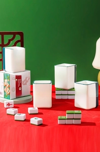 Macro detail of mahjong ceramic mug featuring 400ml capacity and traditional Chinese design