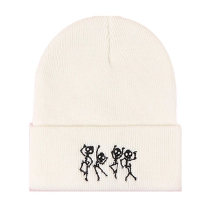 Bonnet en maille blanc avec broderie de squelettes dansants de style streetwear