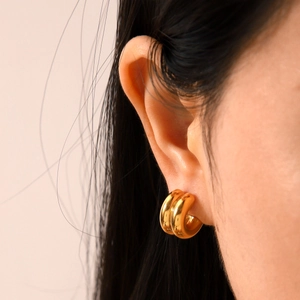 Polished 18K gold-plated stainless steel chunky C-shaped hoop earring for women