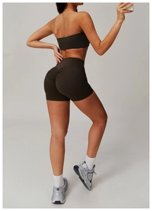 Detaillierte Rückansicht der High-Waist Yoga-Shorts mit Scrunch-Butt-Lifting-Effekt