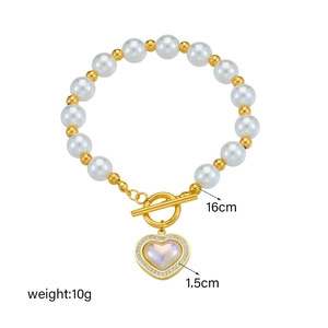 Elegantes Perlenarmband mit Goldperlen, Kristall-Herzanhänger und OT-Knebelverschluss