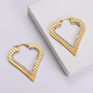 Orecchini geometrici placcati oro 18k con motivo a stelle e intarsio di cristalli